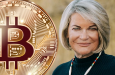 美国参议员辛西娅·卢米斯对比特币价格下跌感到“兴奋”，并计划逢低买入