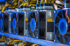 哈萨克斯坦估计，单个矿场需要的电力相当于 24,000 个家庭